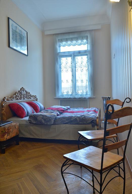 Griboedov Hostel & Suites تبليسي الغرفة الصورة