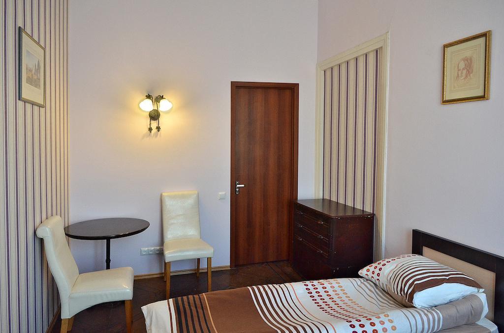 Griboedov Hostel & Suites تبليسي المظهر الخارجي الصورة