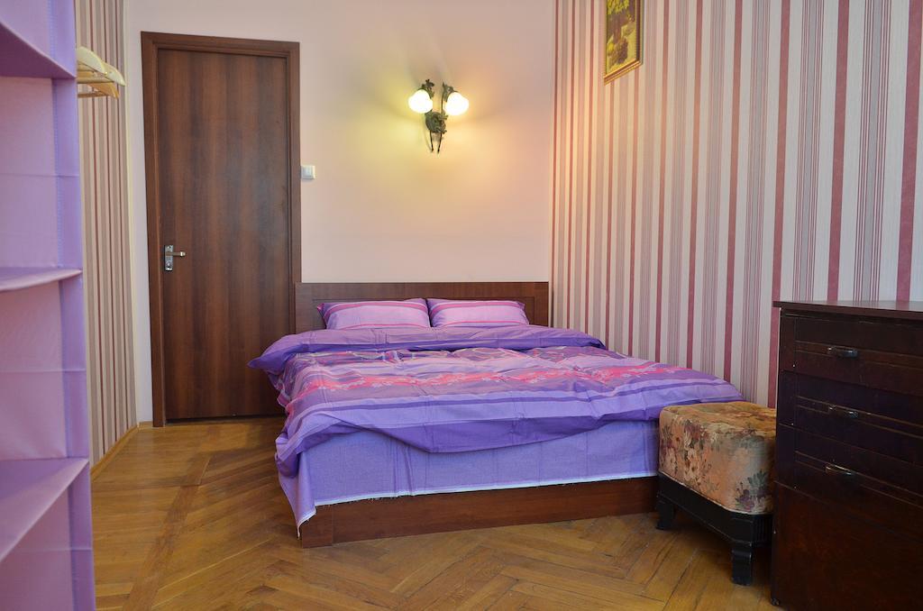 Griboedov Hostel & Suites تبليسي الغرفة الصورة