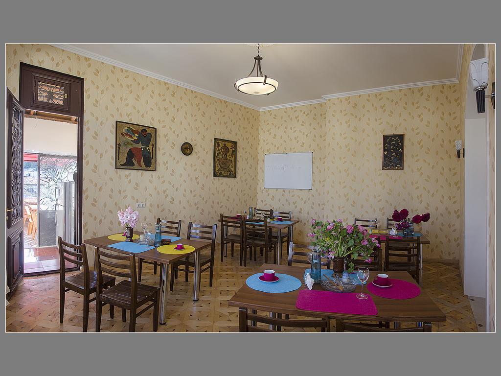 Griboedov Hostel & Suites تبليسي المظهر الخارجي الصورة