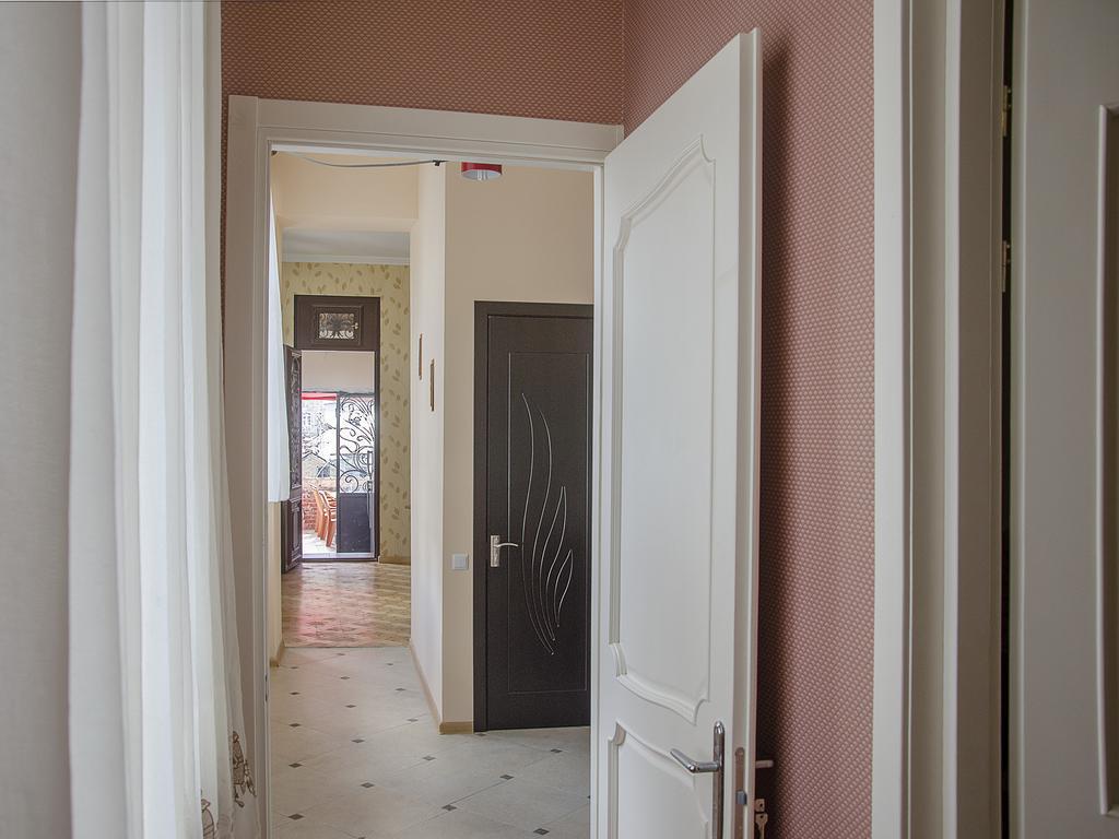 Griboedov Hostel & Suites تبليسي المظهر الخارجي الصورة
