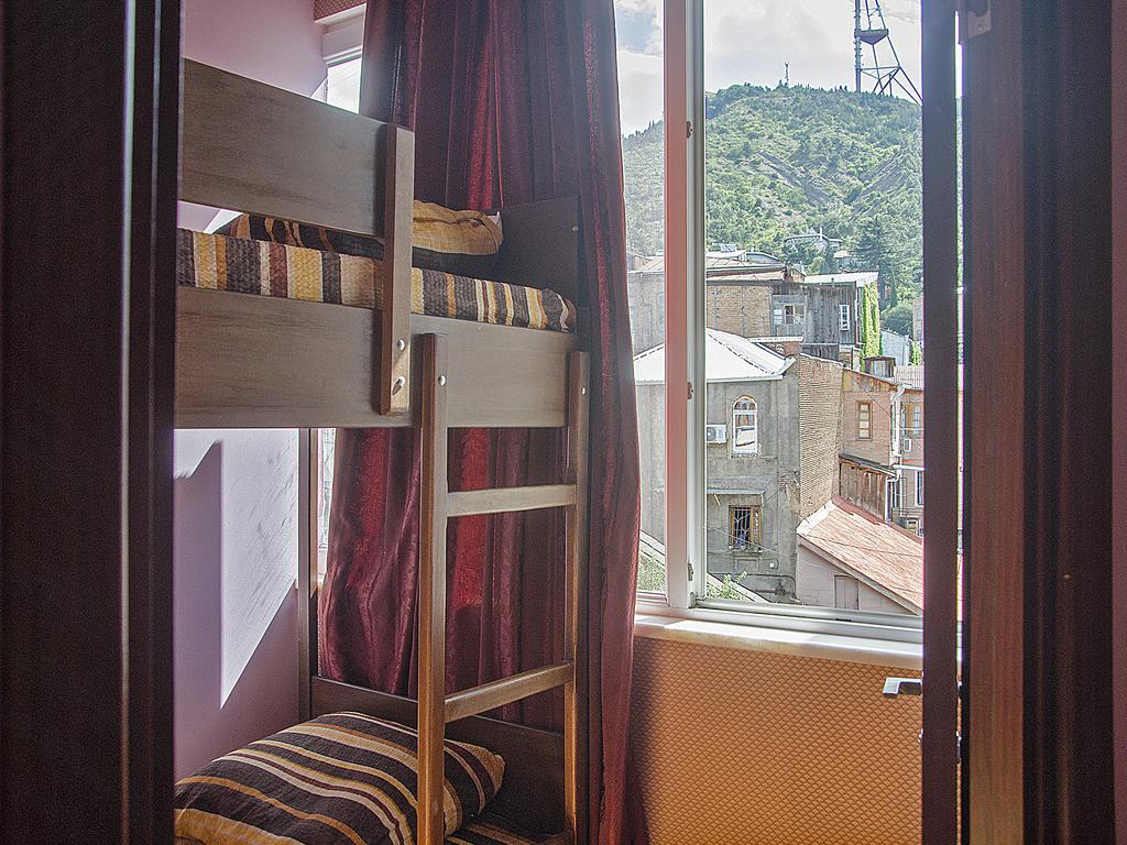 Griboedov Hostel & Suites تبليسي المظهر الخارجي الصورة