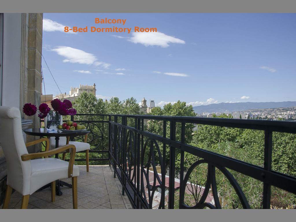 Griboedov Hostel & Suites تبليسي المظهر الخارجي الصورة