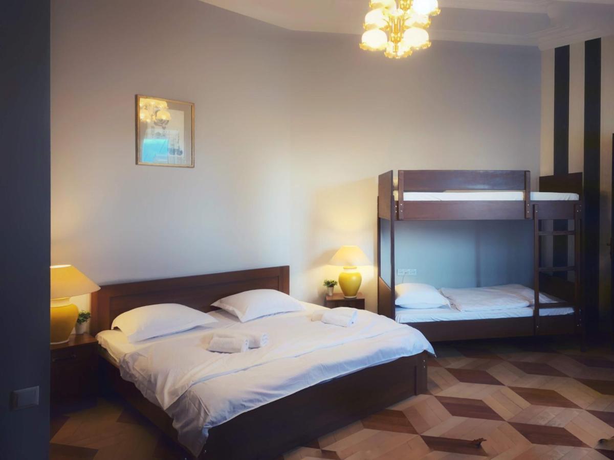 Griboedov Hostel & Suites تبليسي المظهر الخارجي الصورة