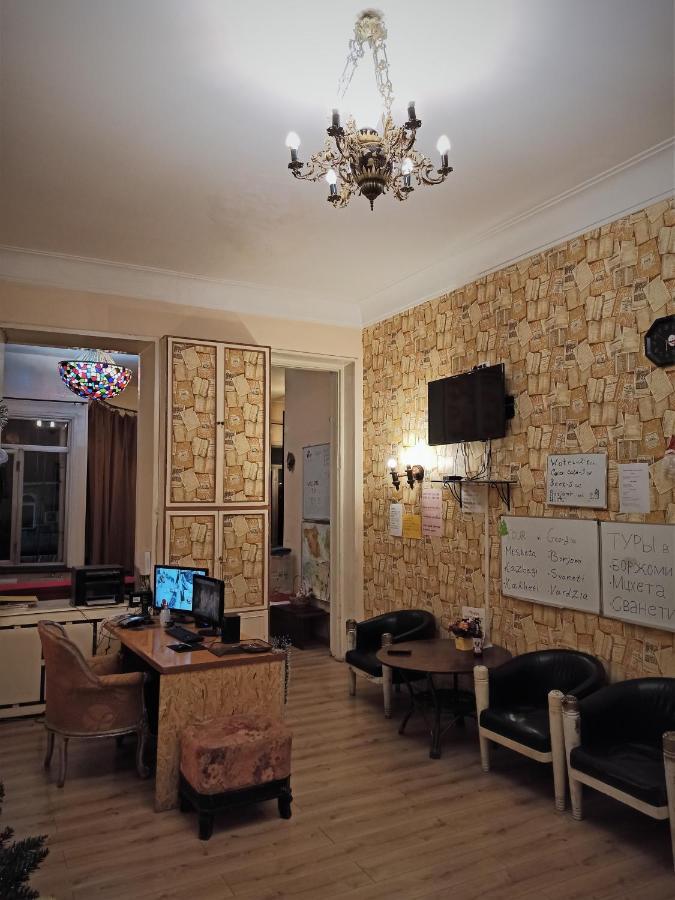 Griboedov Hostel & Suites تبليسي المظهر الخارجي الصورة