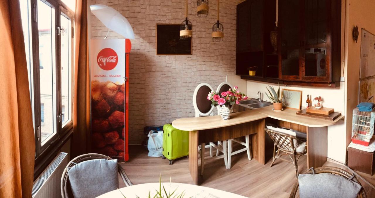 Griboedov Hostel & Suites تبليسي المظهر الخارجي الصورة