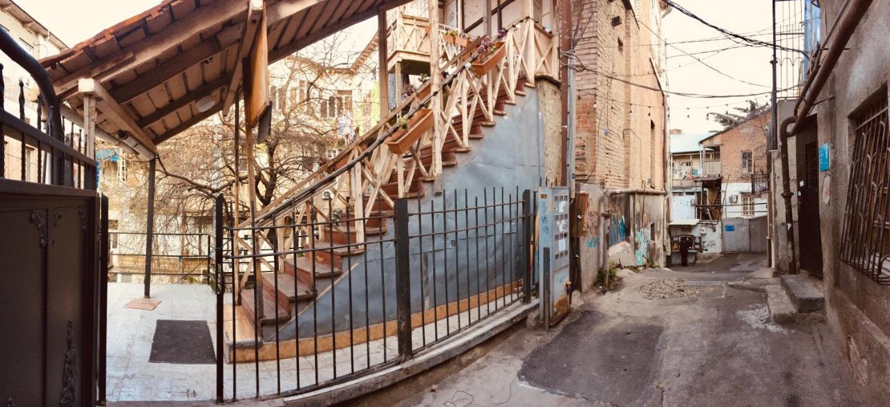 Griboedov Hostel & Suites تبليسي المظهر الخارجي الصورة