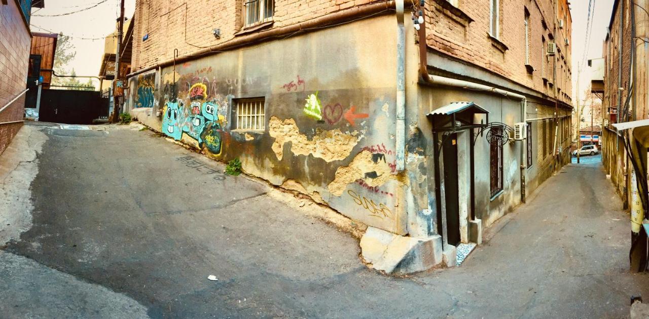 Griboedov Hostel & Suites تبليسي المظهر الخارجي الصورة